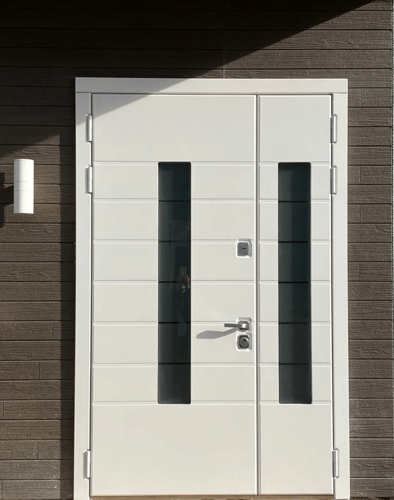 Двупольная входная дверь в дом